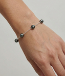 7,0–7,5 mm Tincup-Armband mit schwarzen japanischen Akoya-Perlen – Drittes Bild