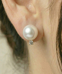 Sasha-Ohrringe mit weißen Südseeperlen und Diamanten - Zusatzbild