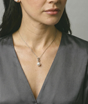 Symphony-Anhänger aus 14K Gold mit Südseeperle und Diamant – Modellbild