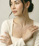 Goldene Südseeperlen- & Diamant-Ohrringe Sasha - Modelbild