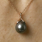 Rosévergoldeter Olive-Anhänger mit 10–11 mm Tahiti-Südseeperle - Zusatzbild