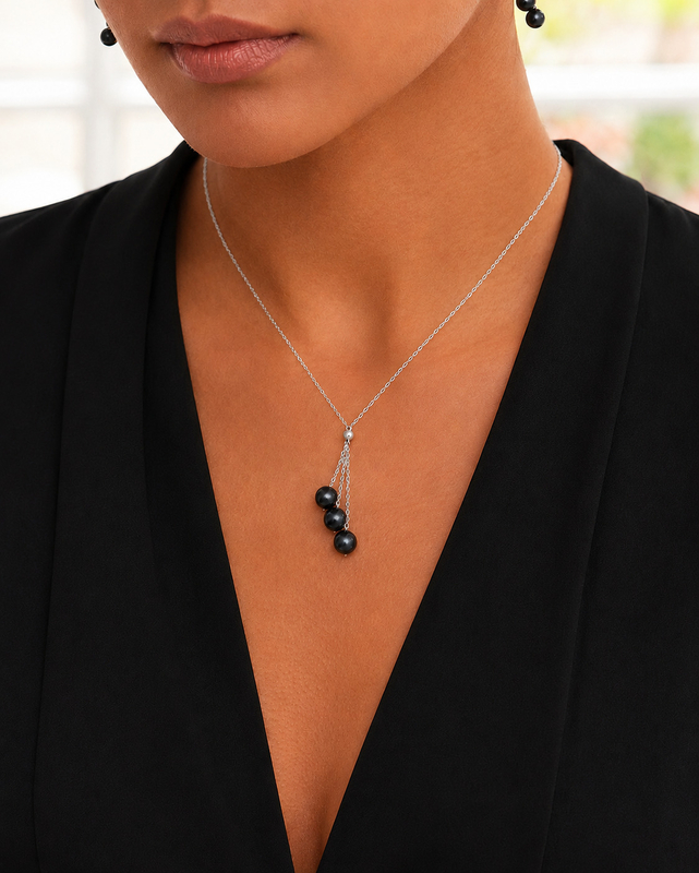 Tincup-Cluster-Anhänger aus 14K Gold mit Tahitiperlen – Bild am Modell