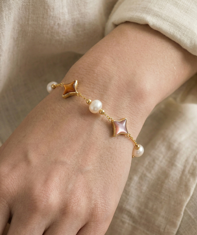 Anika‑Armband mit weißen Süßwasserperlen – Zweites Bild