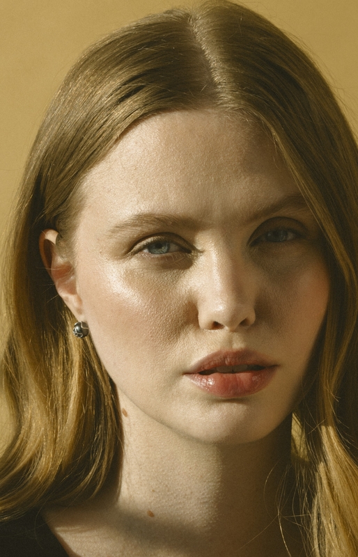 Tahitian South Sea Pearl Cora Earrings - Model Image