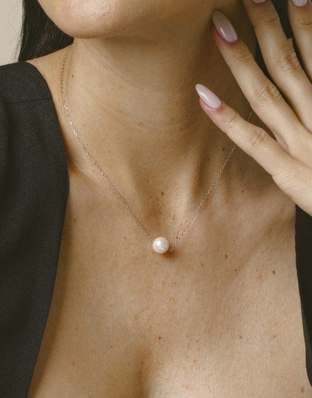 Akoya Solitaire Pearl & Gold Pendant - Model Image