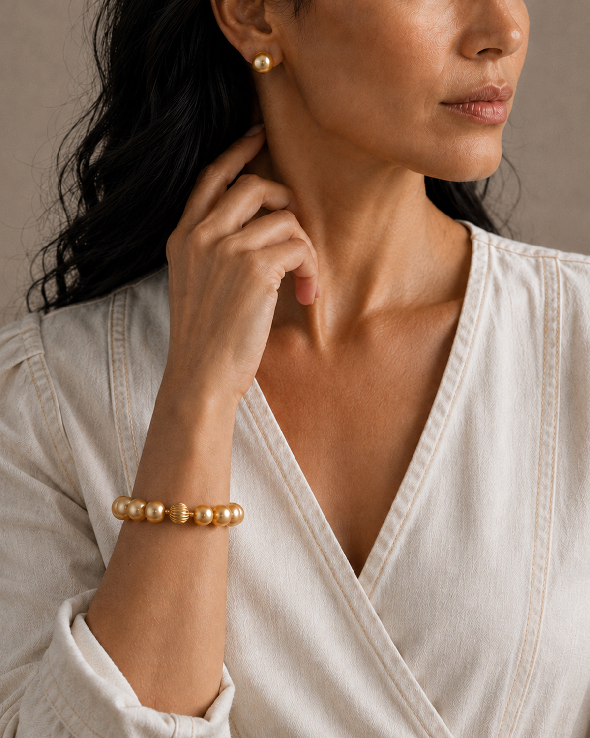 10-11mm Goldenes Südsee-Perlenarmband - Modelbild