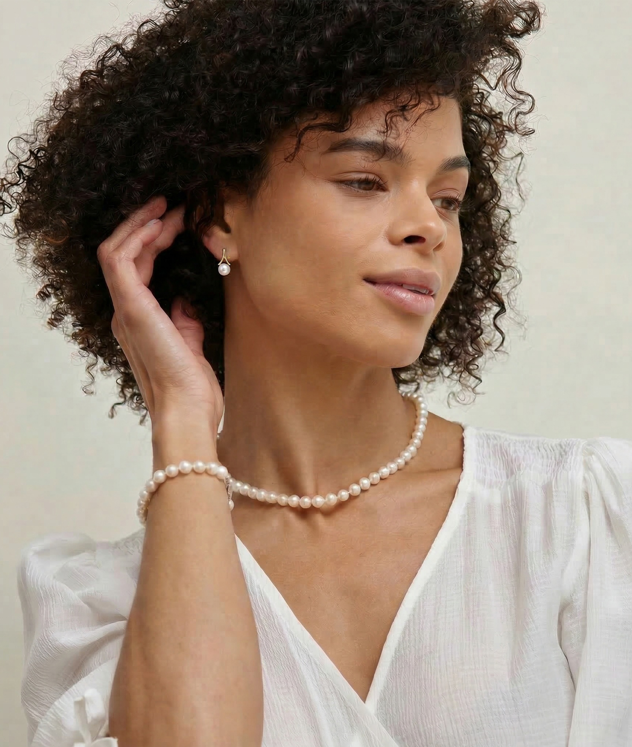 Weiße Südseeperlen-Ohrringe Lindsey – Modelbild