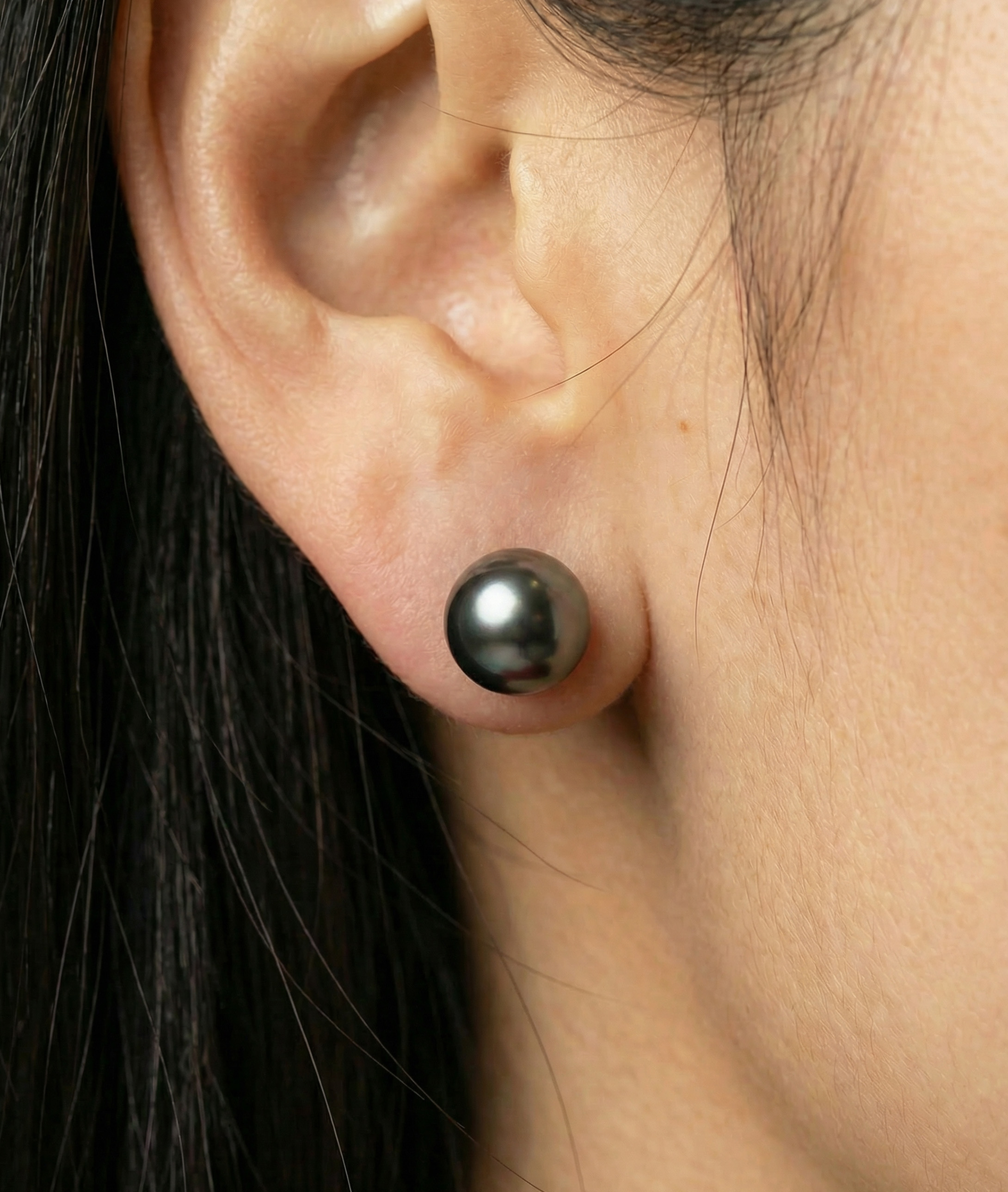 8,5-9,0 mm Schwarze Akoya-Perlen-Ohrstecker, rund - Zusatzbild