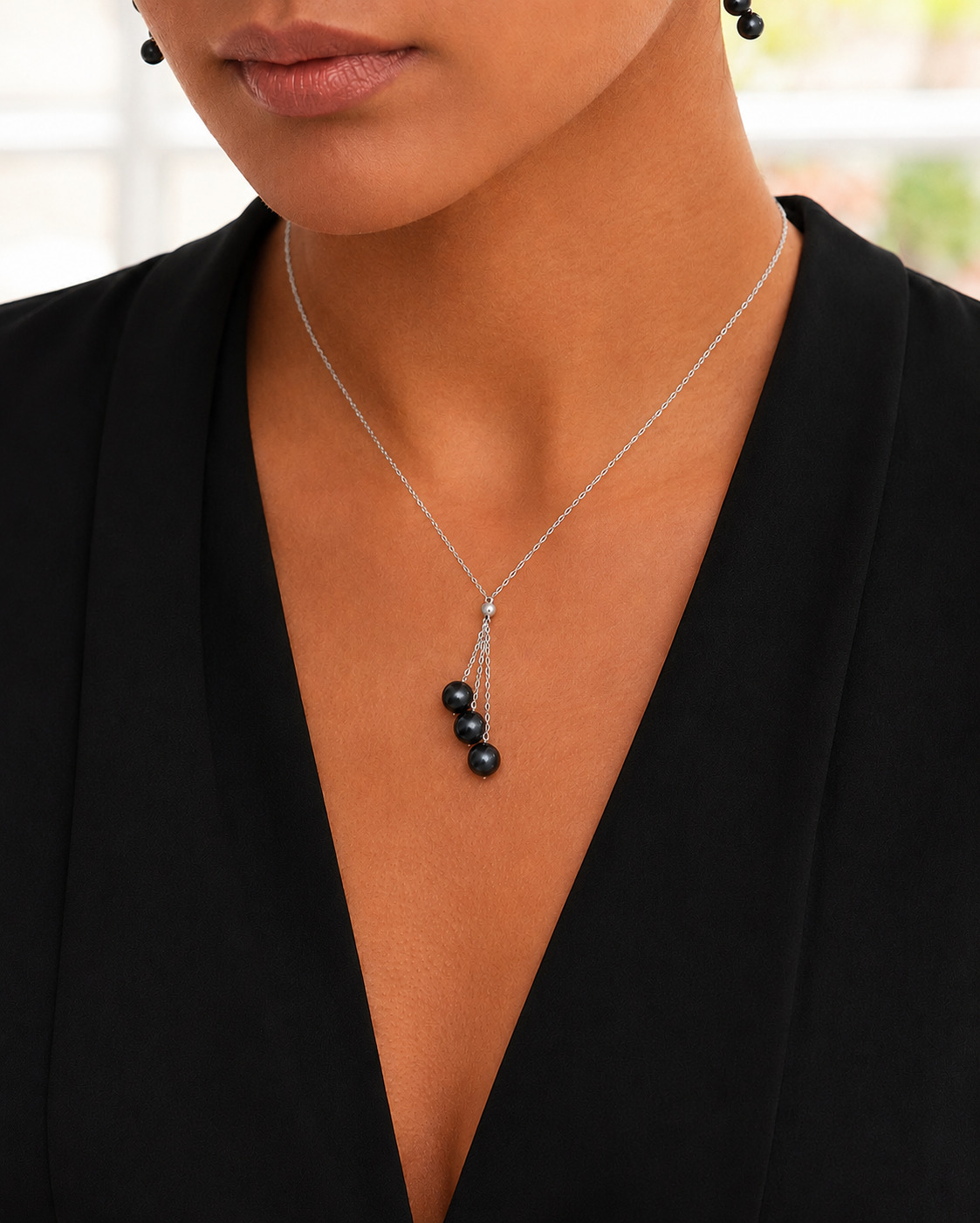 Tincup-Cluster-Anhänger aus 14K Gold mit Tahitiperlen – Bild am Modell