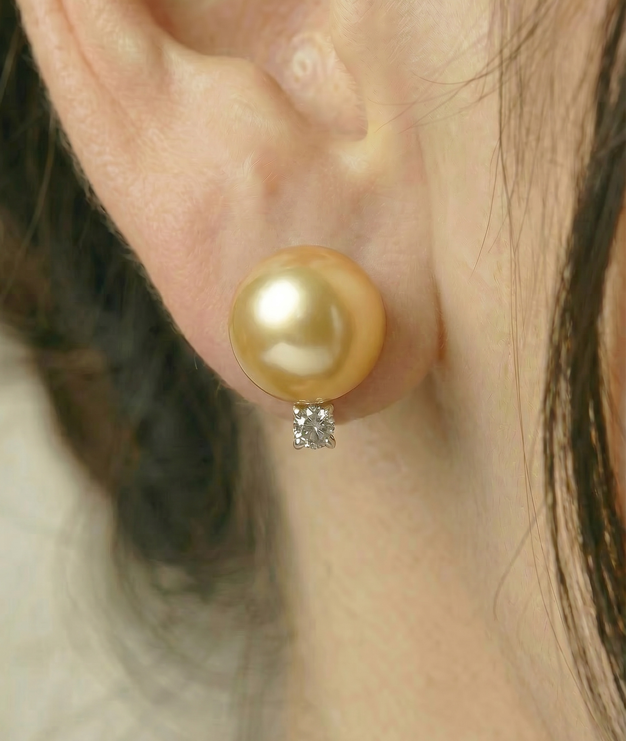 Goldene Südseeperlen- & Diamant-Ohrringe Sasha - Zweites Bild