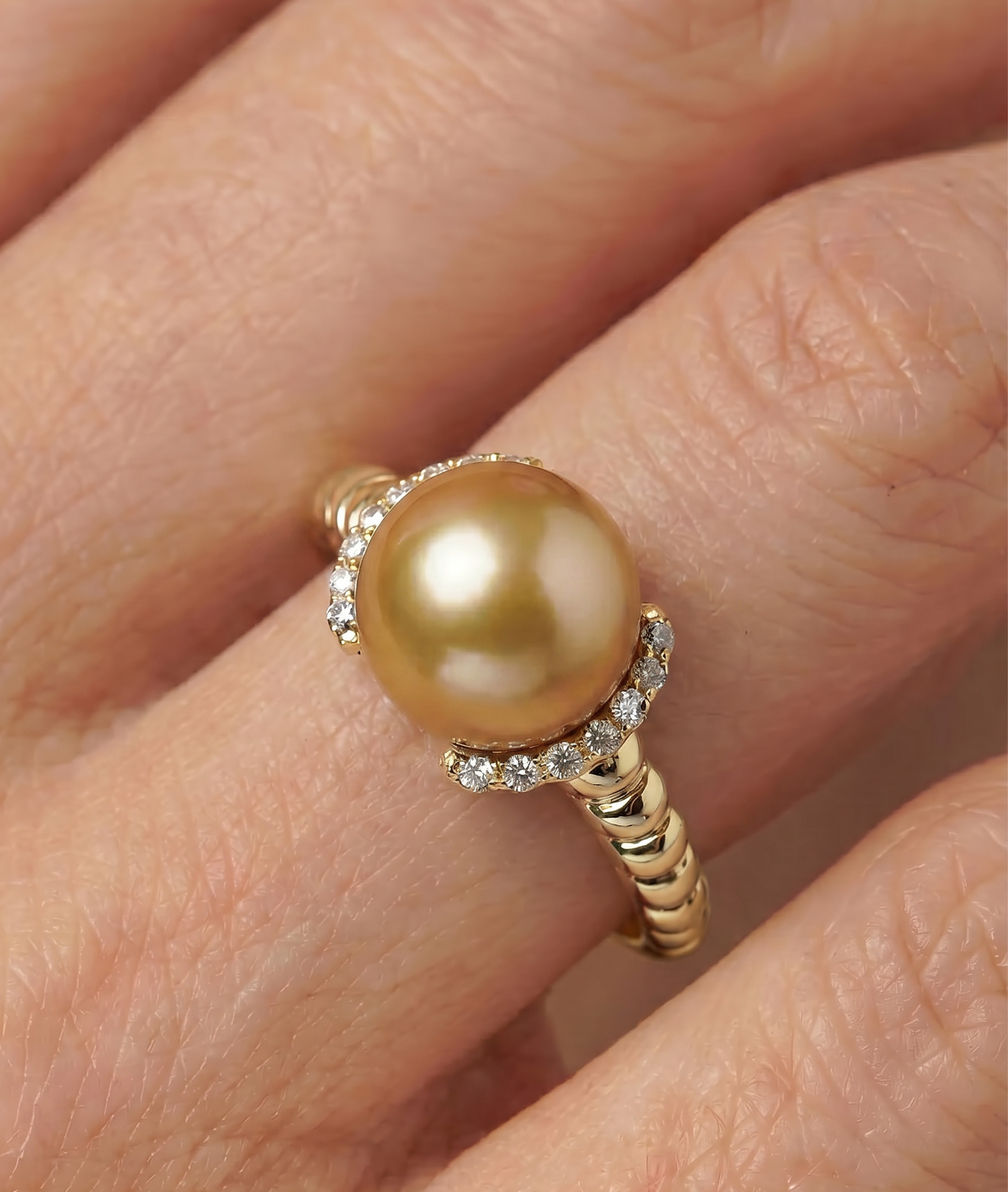 Jackie-Ring mit goldener Südseeperle und Diamant - Zusatzbild