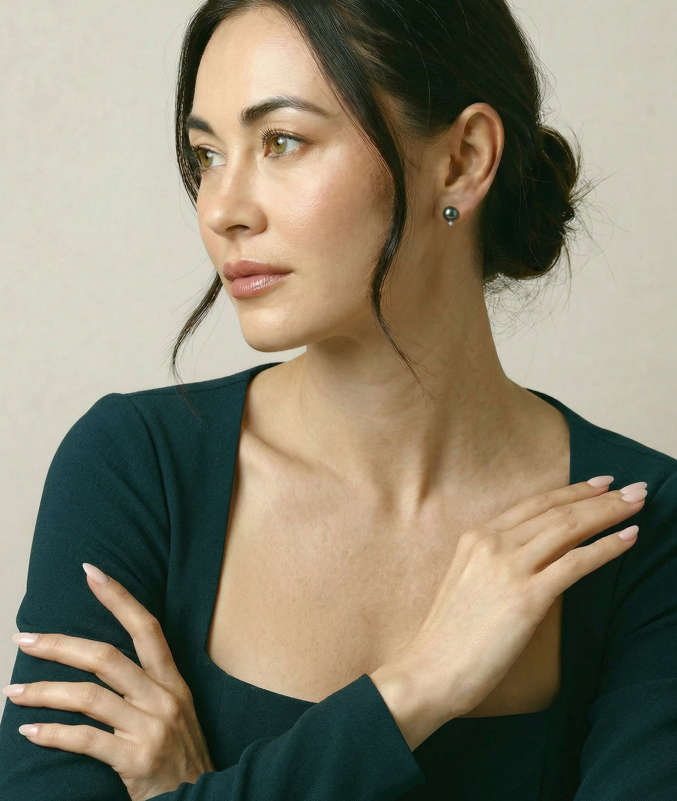 Tahitianische Südseeperlen- & Diamant-Ohrringe Sasha - Modellbild