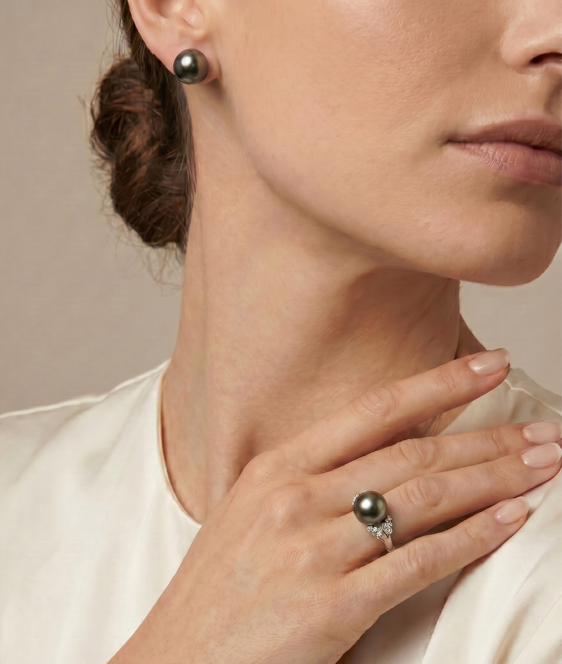 Nora-Ring mit tahitischer Südseeperle und Diamant - Modellbild